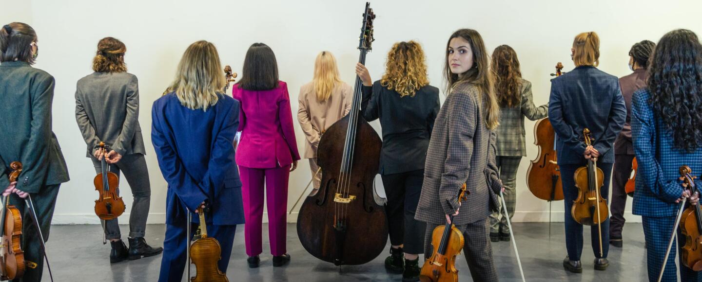 String ensemble facing a wall